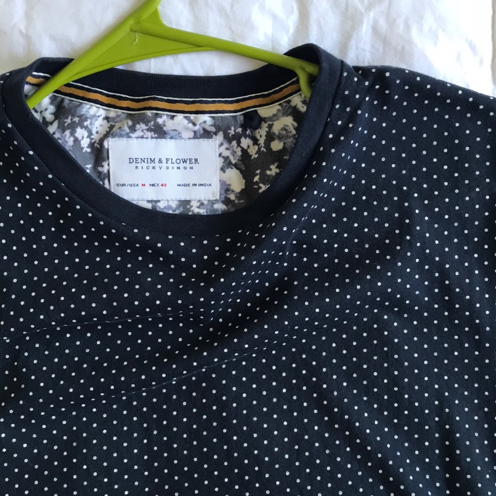 Clean men’s shirt size medium